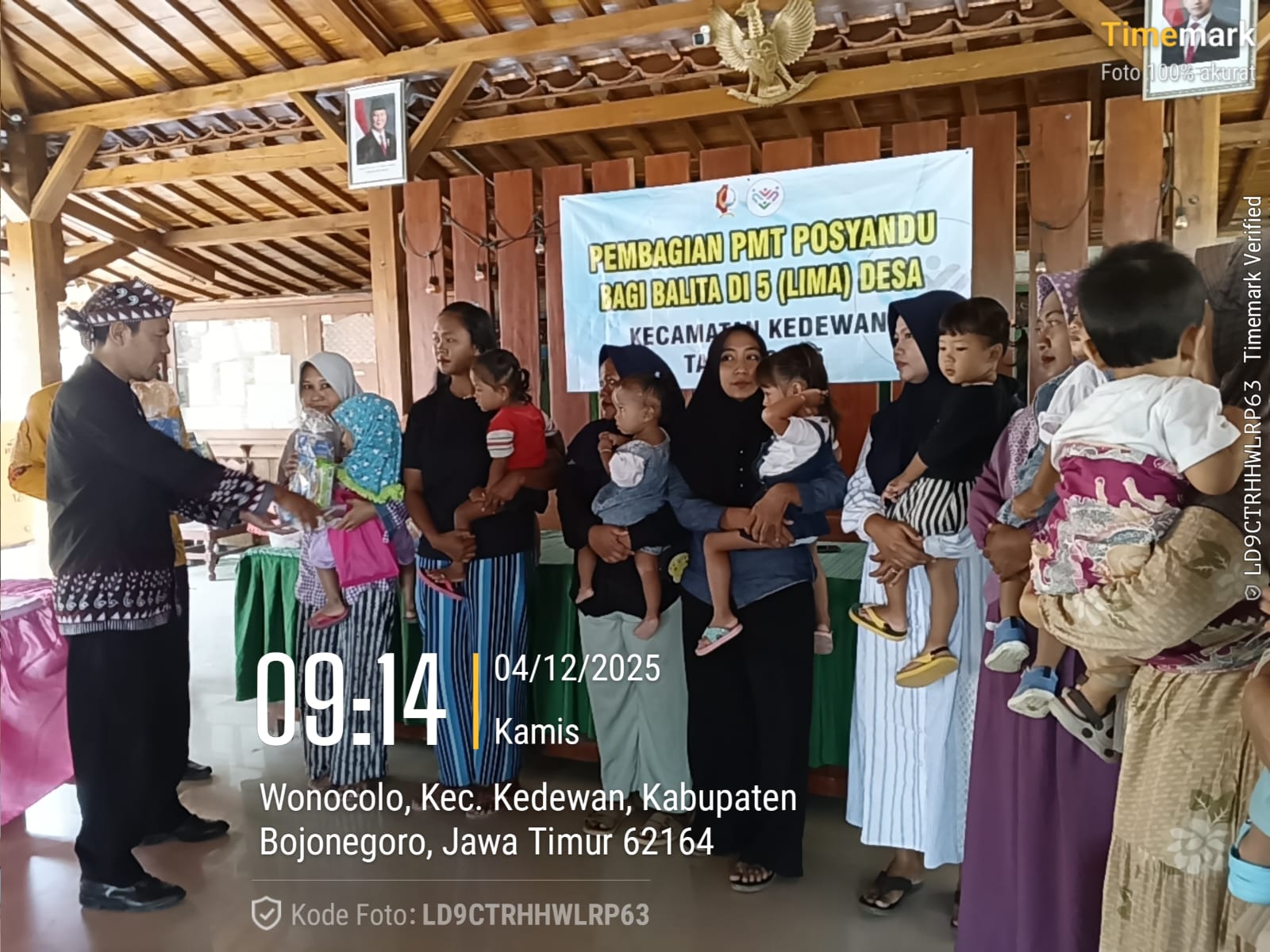 PEMBAGIAN PMT POSYANDU BAGI BALITA